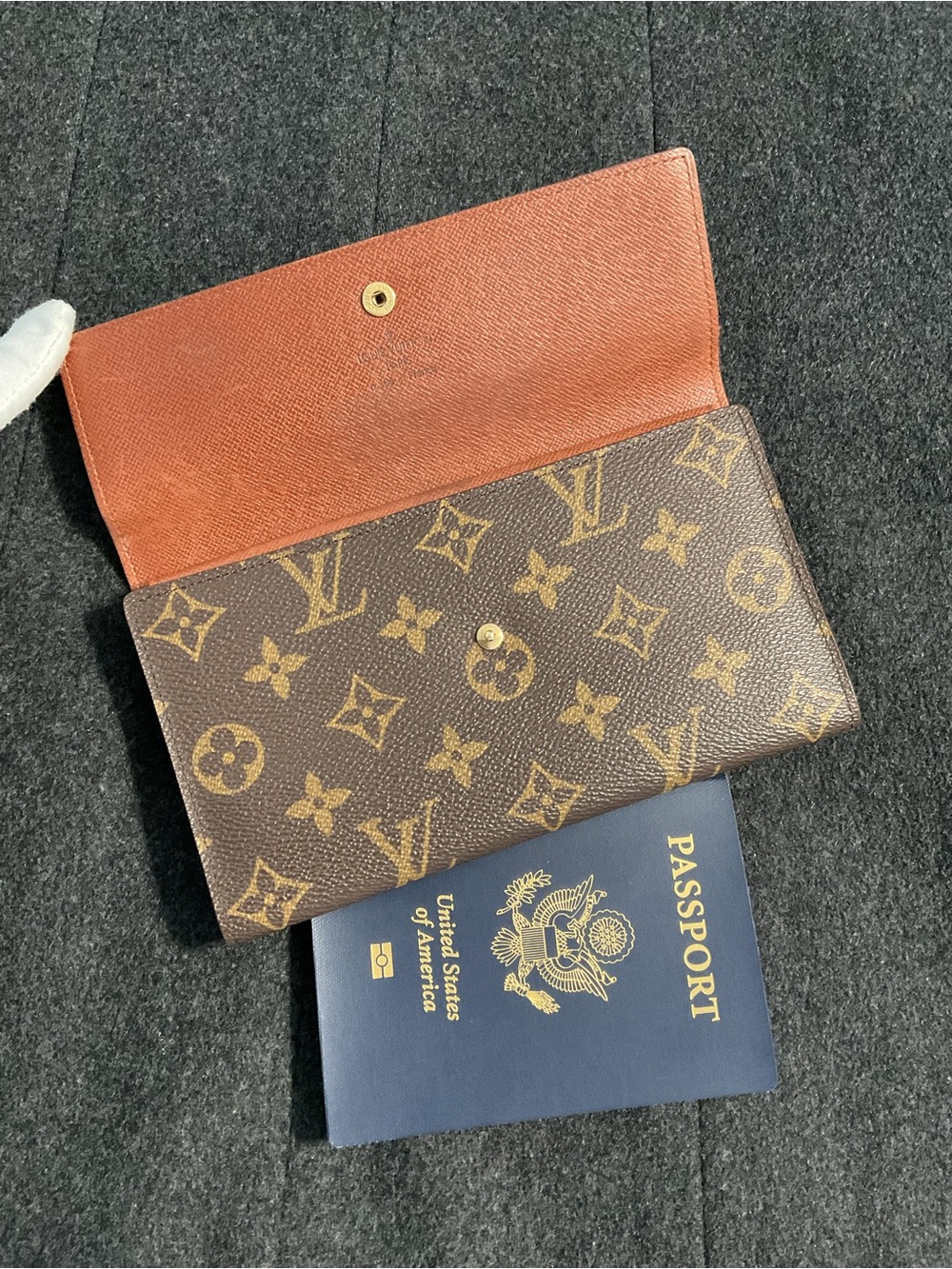✅AUTHENTIC LV Authentic Monogram TRIFOLD Continental Wallet TH1926 - Picture 2 of 9